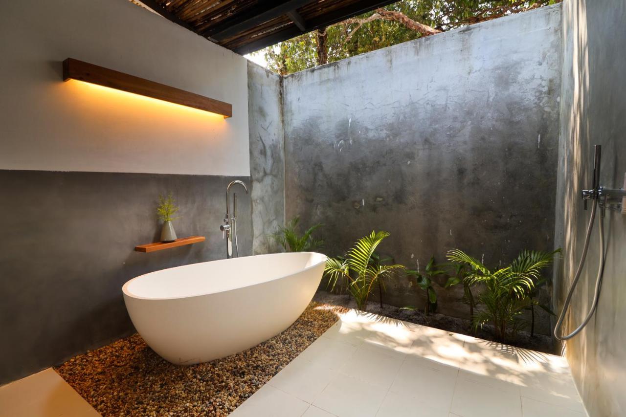 Island Center Point Hotel Đảo Koh Rong Samloem Ngoại thất bức ảnh