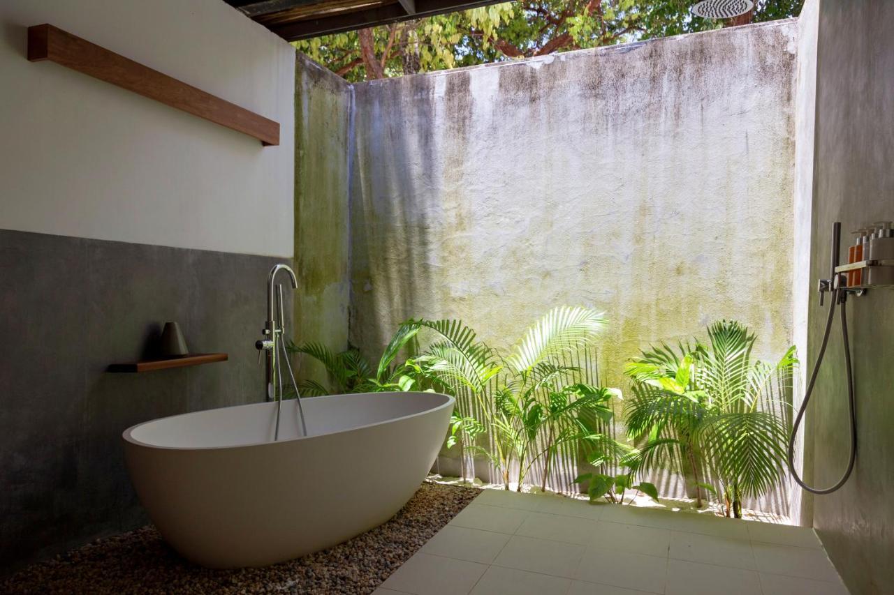 Island Center Point Hotel Đảo Koh Rong Samloem Ngoại thất bức ảnh